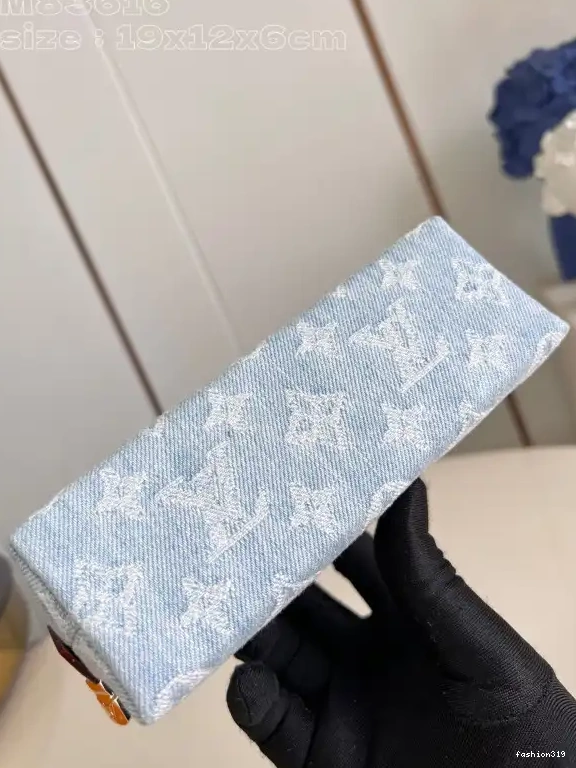 Cosmétique PM Vuitton Pochette Louis 0331